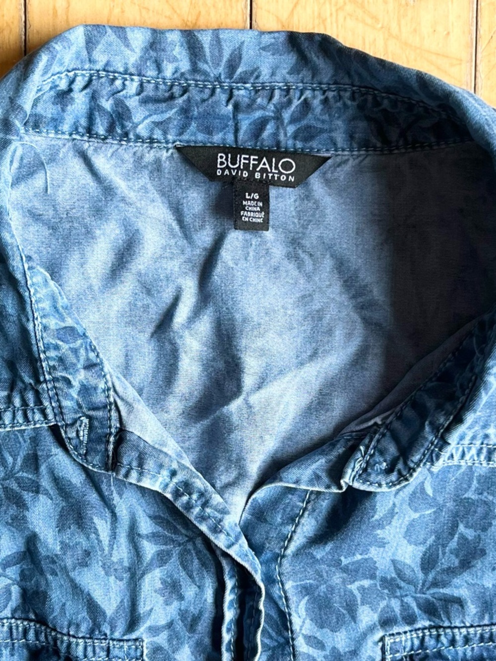 Buffalo David Bitton Sleeveless Floral Denim Shirt Size Large - Picture 3 of 5